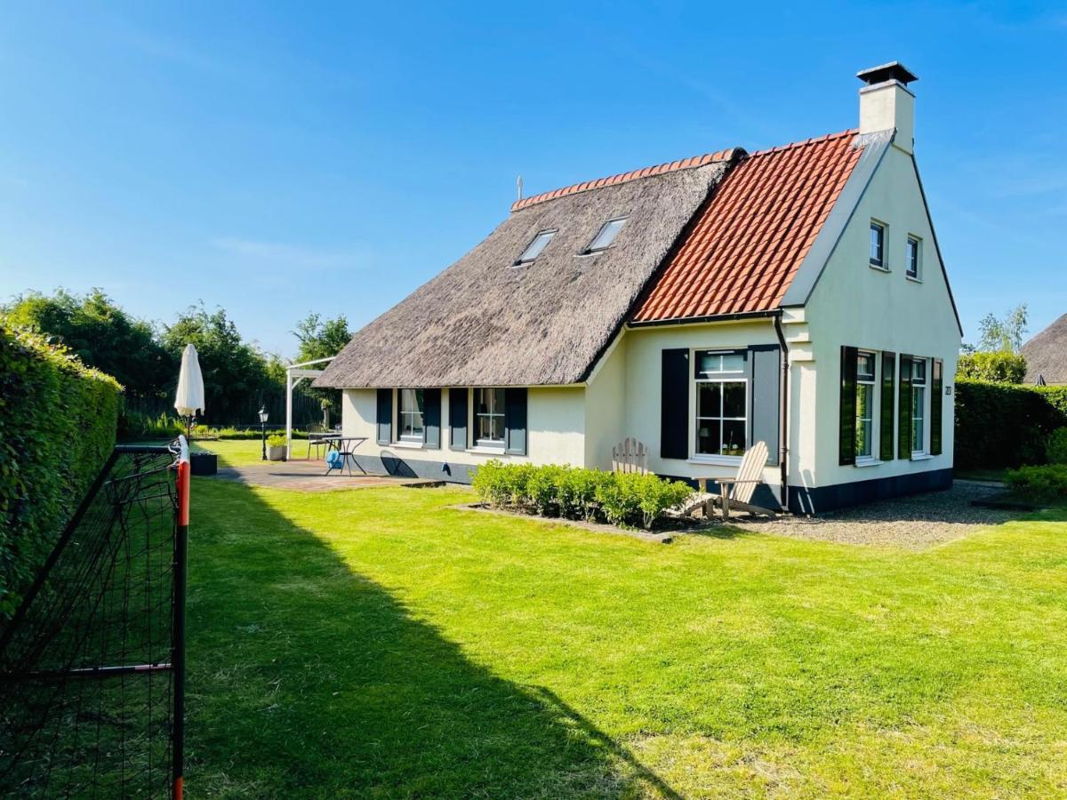 Vakantiehuis Aan Het Water In Friesland Sint Nicolaasga Zewnętrze zdjęcie